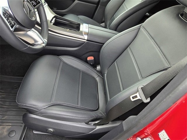 Used 2025 Mercedes-Benz GLC 300 4MATIC image 11