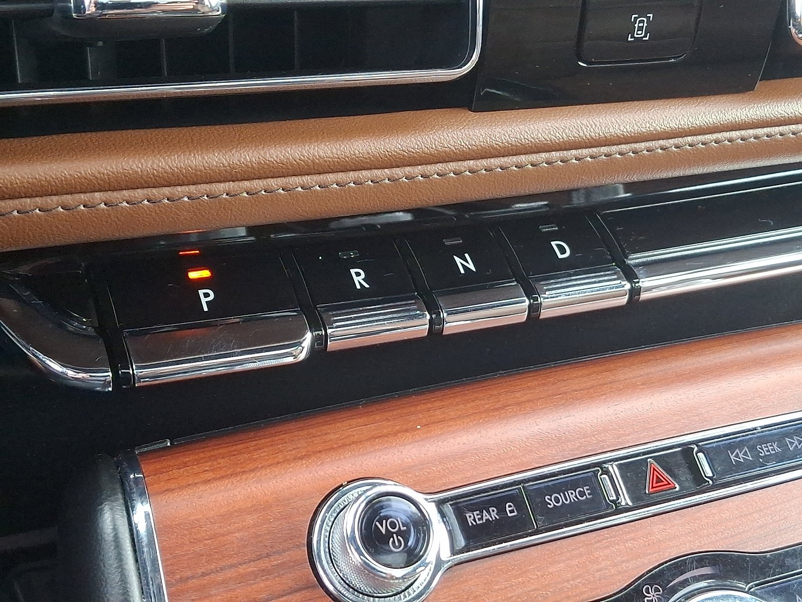 Used 2023 Lincoln Aviator Reserve w/ Equipment Group 201A AWD/4WD image 16