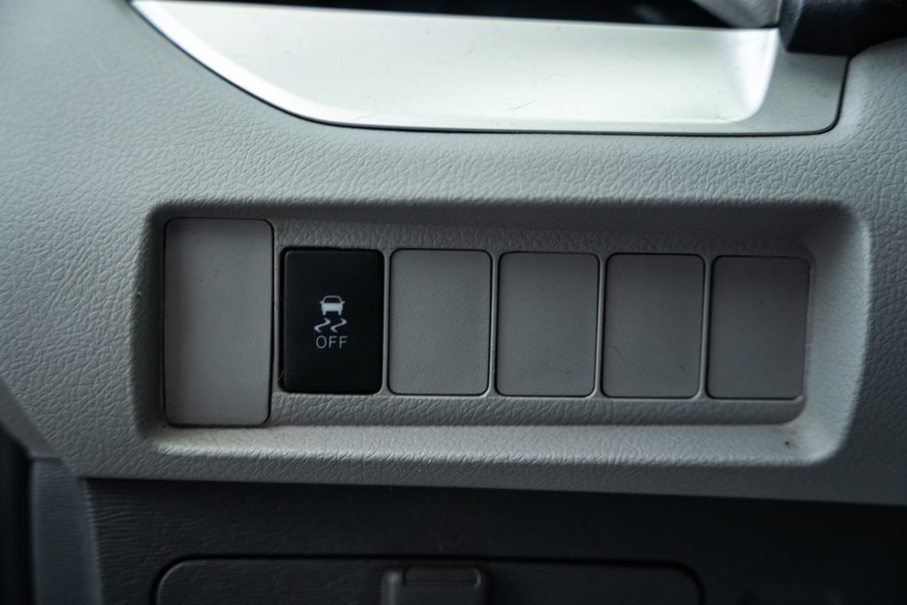 Used 2020 Toyota Sienna LE w/ LE Preferred Package FWD image 38