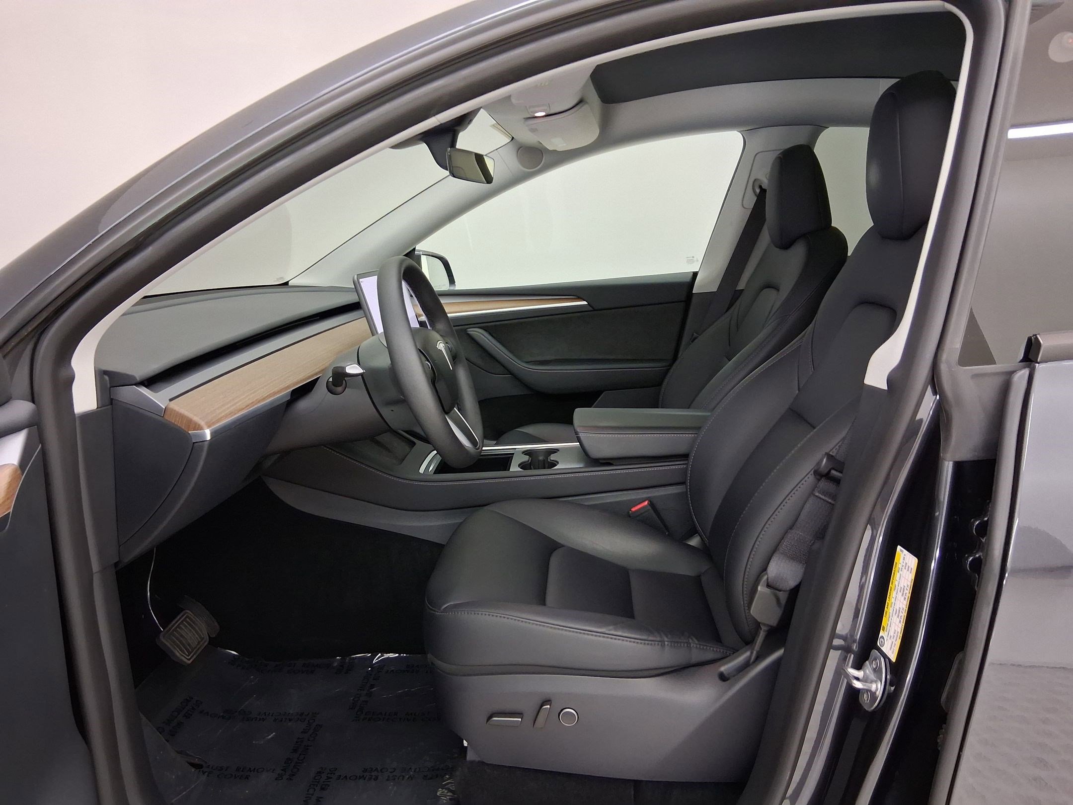 Used 2024 Tesla Model Y Long Range image 3