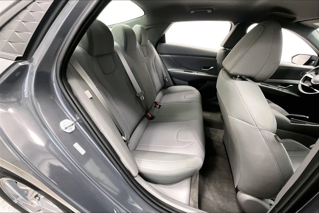 Certified 2024 Hyundai Elantra SE FWD image 28