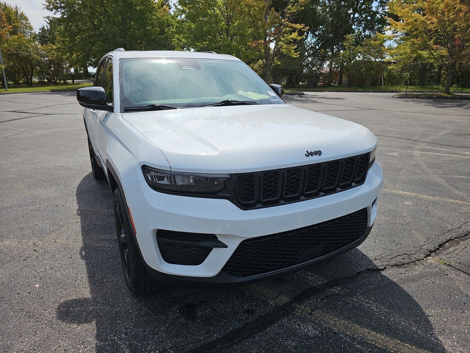Used 2023 Jeep Grand Cherokee Altitude AWD/4WD image 8
