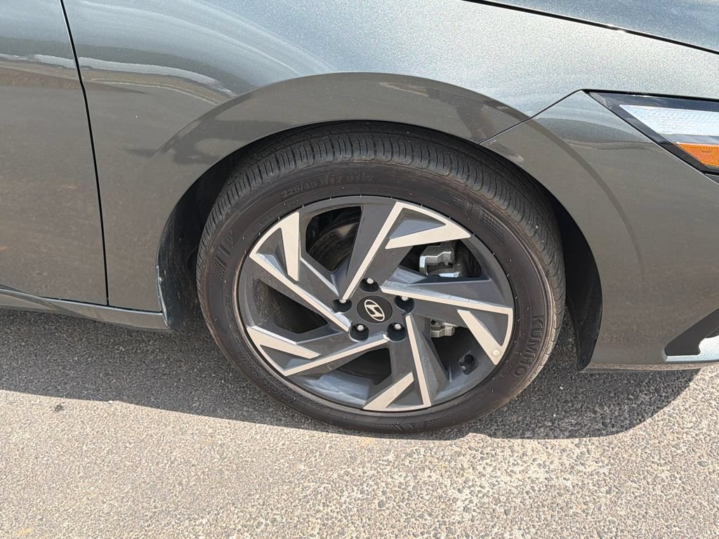 Certified 2025 Hyundai Elantra Sport FWD image 12