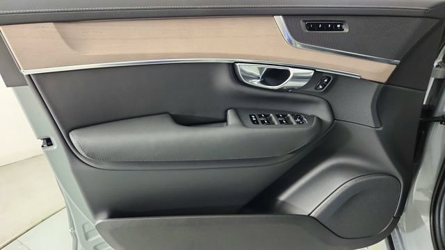 New 2026 Volvo XC90 T8 Plus w/ Protection Package AWD/4WD image 9