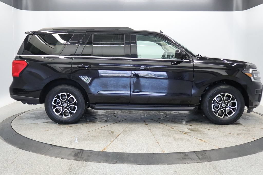 Used 2024 Ford Expedition XLT AWD/4WD image 8