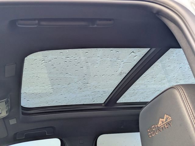 New 2026 Chevrolet Suburban High Country image 14