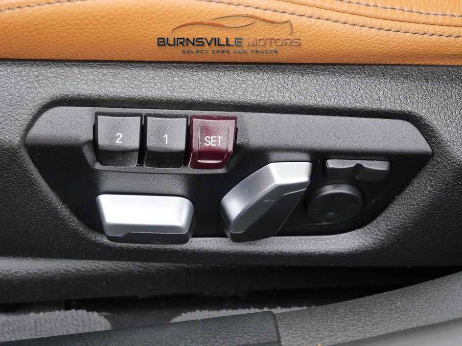 Used 2018 BMW 330i xDrive Sedan w/ Premium Package image 17