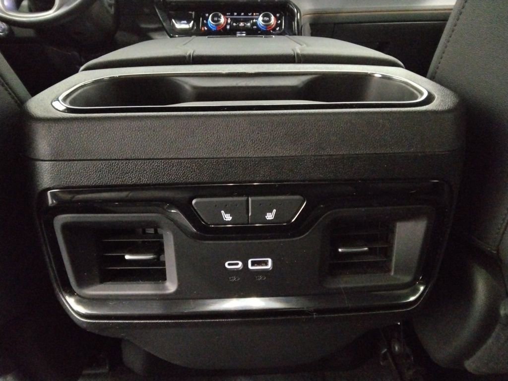 Used 2025 GMC Sierra 2500 AT4 image 34