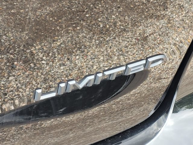 Used 2025 Chrysler Pacifica Limited FWD image 13