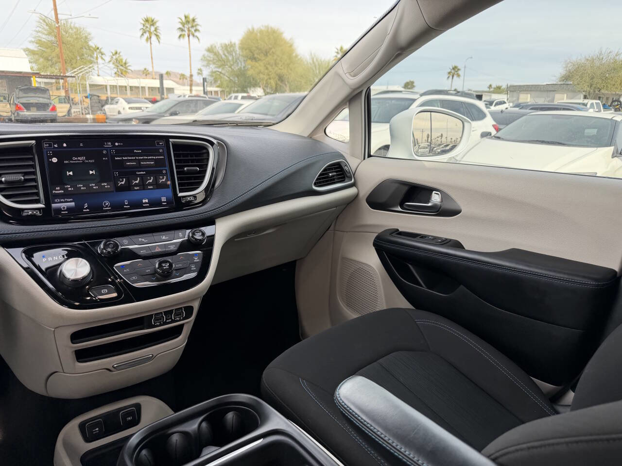 Used 2021 Chrysler Pacifica Touring image 22
