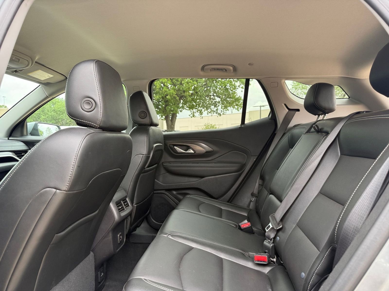 Used 2024 GMC Terrain SLT image 27