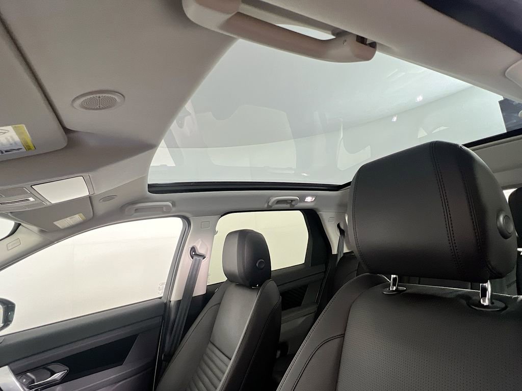 Used 2024 Land Rover Discovery Sport S image 23
