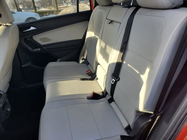 Used 2018 Volkswagen Tiguan SE AWD/4WD image 30