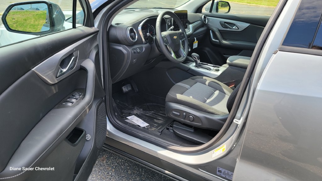 New 2026 Chevrolet Blazer LT w/ Convenience Package FWD image 18