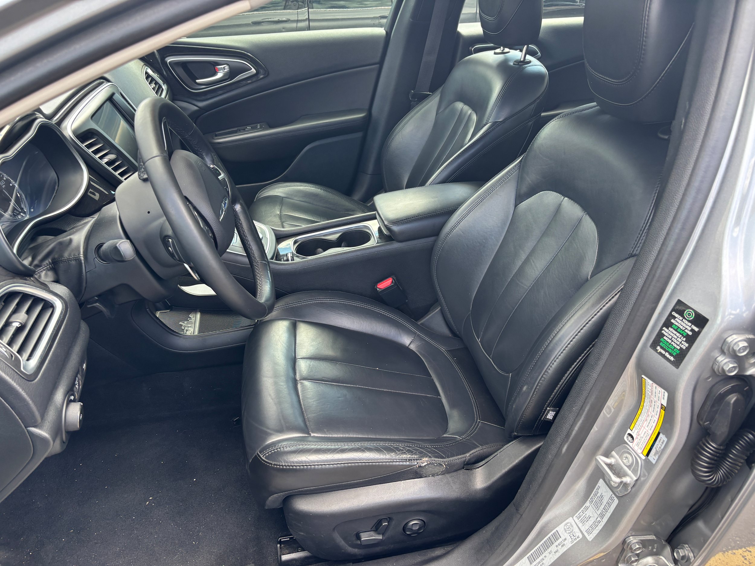 Used 2016 Chrysler 200 C w/ Quick Order Package 26P FWD image 9
