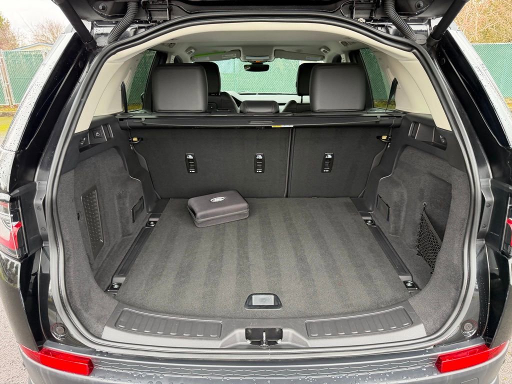 Used 2023 Land Rover Discovery Sport SE image 11