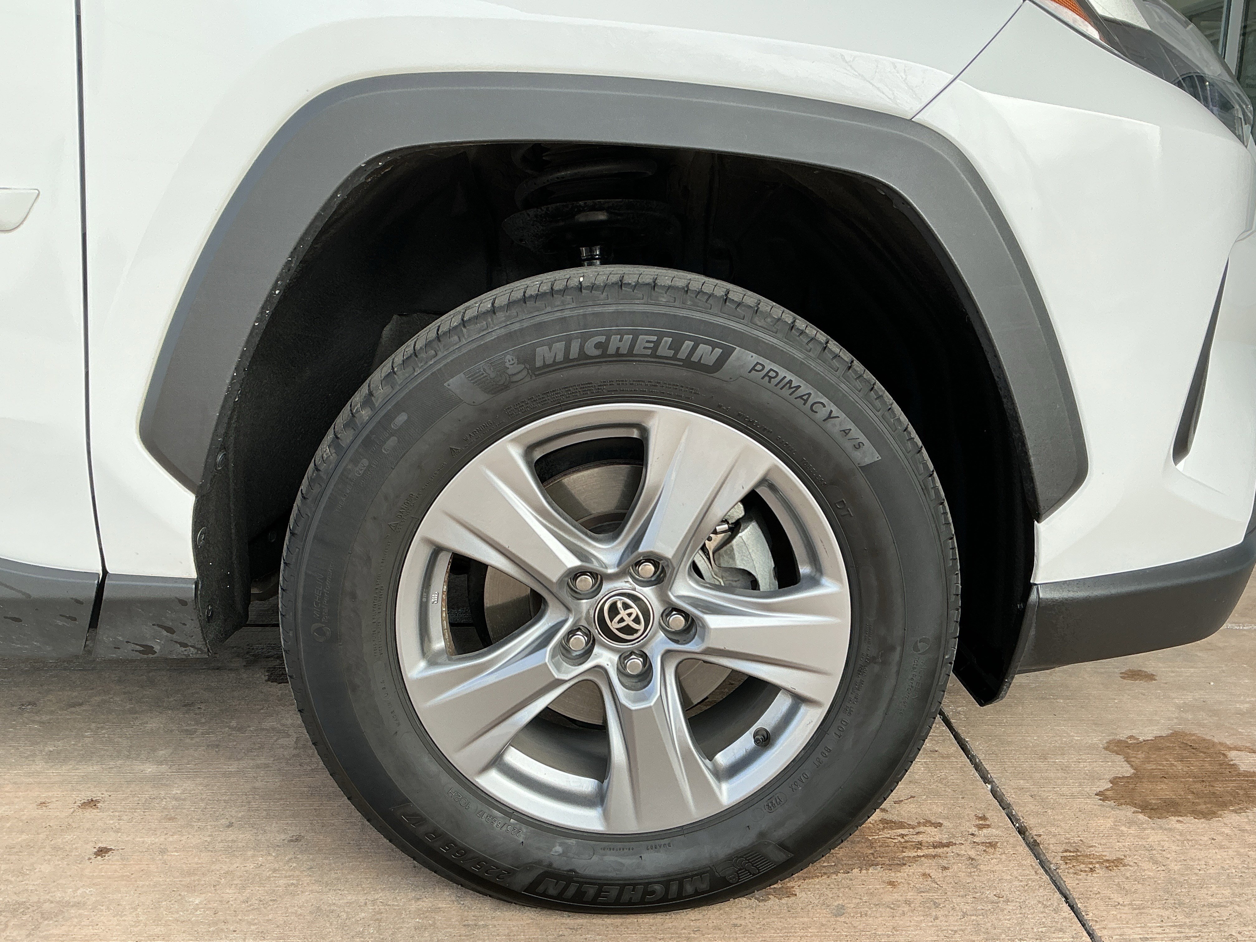 Used 2022 Toyota RAV4 XLE w/ Convenience Package image 28