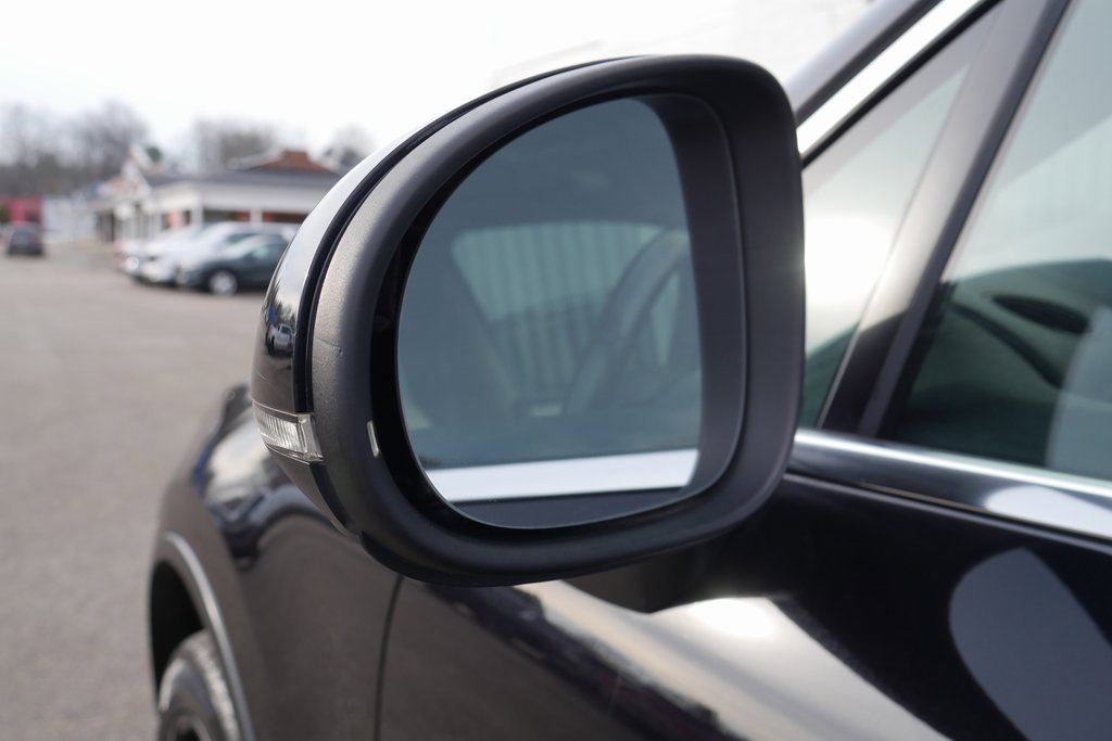 Used 2017 Volkswagen Touareg Wolfsburg Edition image 37