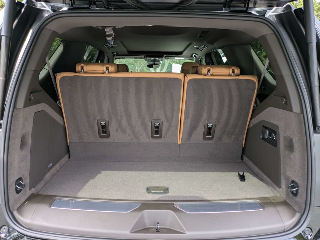 Used 2026 Cadillac Escalade Luxury AWD/4WD image 15