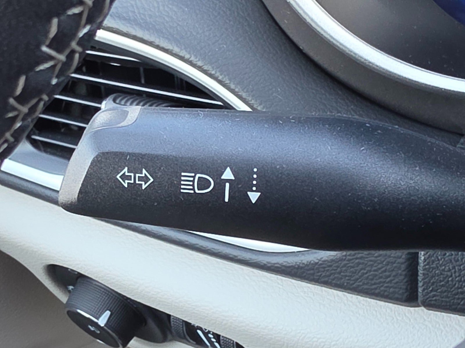 Used 2024 Chrysler Pacifica Touring-L FWD image 39