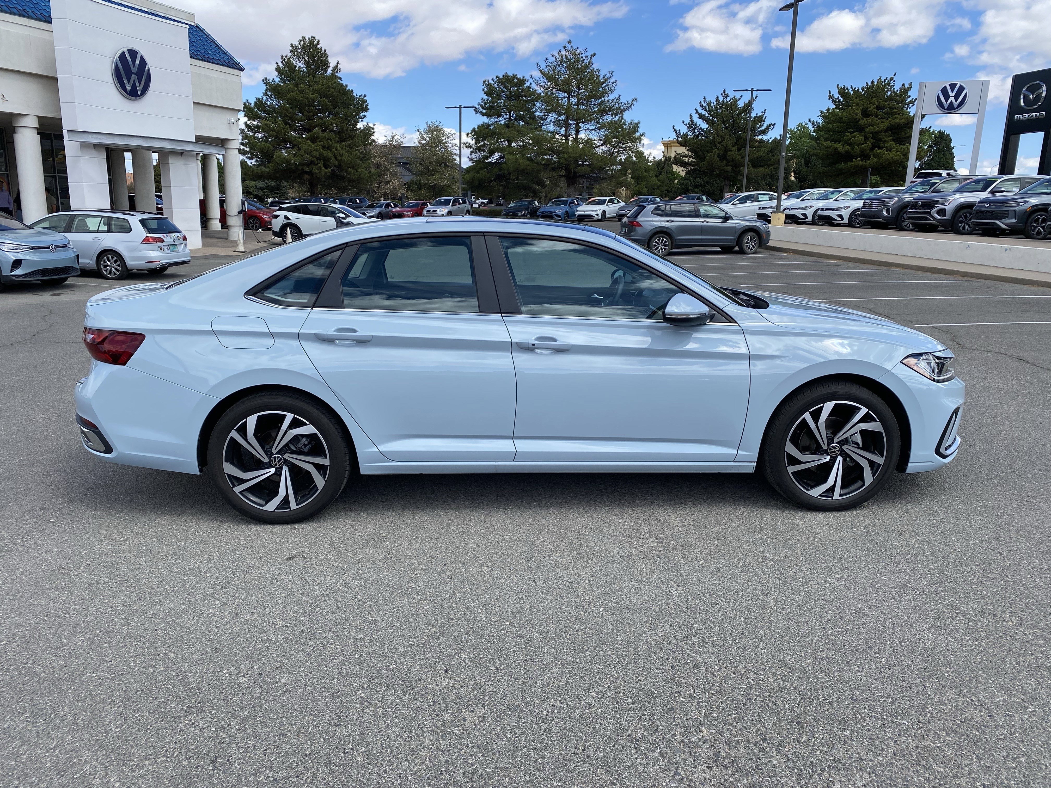 Certified 2025 Volkswagen Jetta SEL image 46
