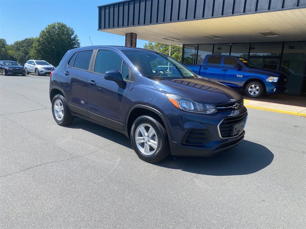 Used 2019 Chevrolet Trax LS w/ Tint and Cruise Package AWD/4WD image 1
