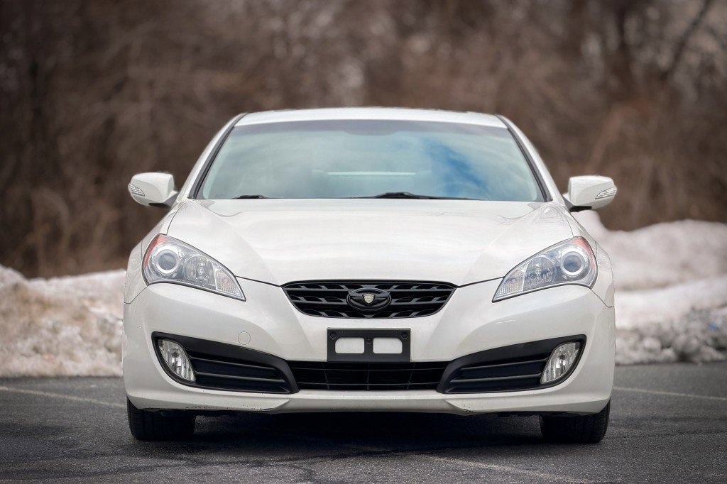 Used 2011 Hyundai Genesis 3.8 image 4