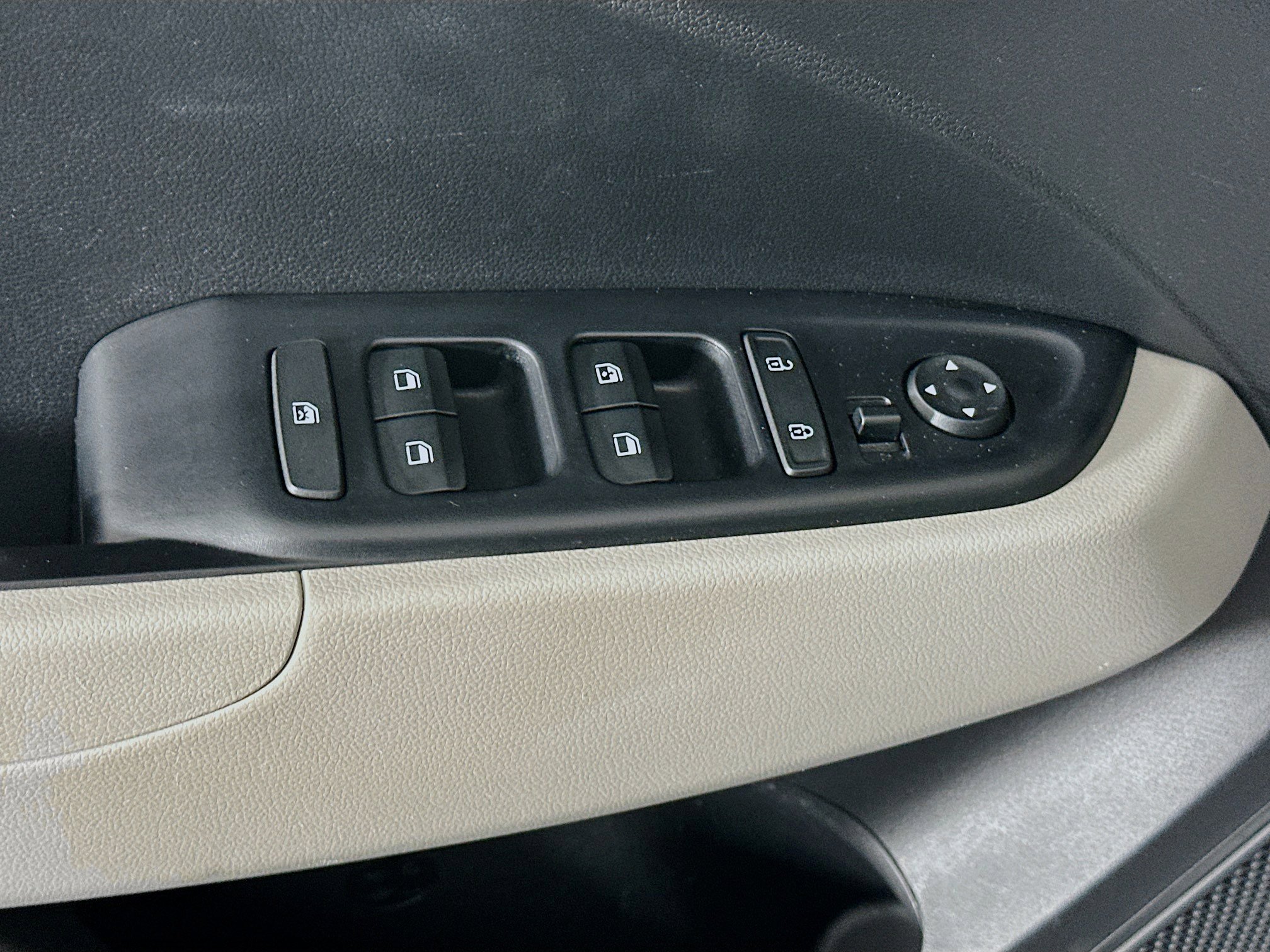 Used 2025 Hyundai Venue SEL FWD image 15