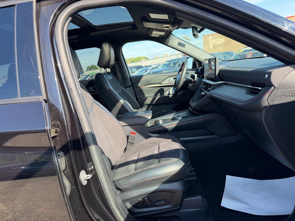 Used 2025 Ford Explorer ST w/ Sun And Sound Package AWD/4WD image 7