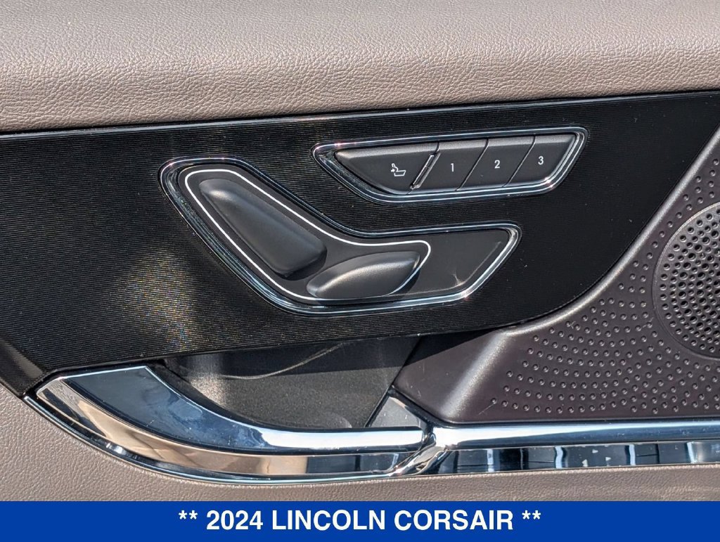 Used 2024 Lincoln Corsair AWD image 14