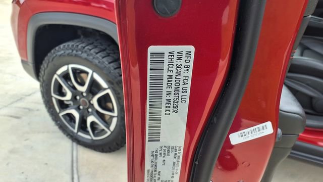 Used 2025 Jeep Compass Trailhawk image 31