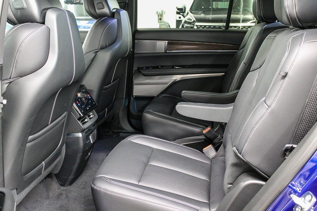 New 2026 Cadillac Vistiq Sport image 21