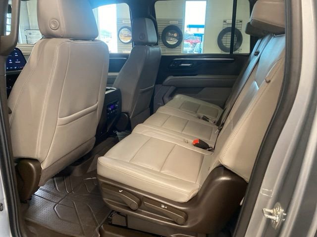 Certified 2025 Chevrolet Suburban LT w/ Comfort Package AWD/4WD image 26