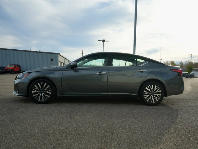 Used 2023 Nissan Altima 2.5 SV w/ SV Premium Package image 4