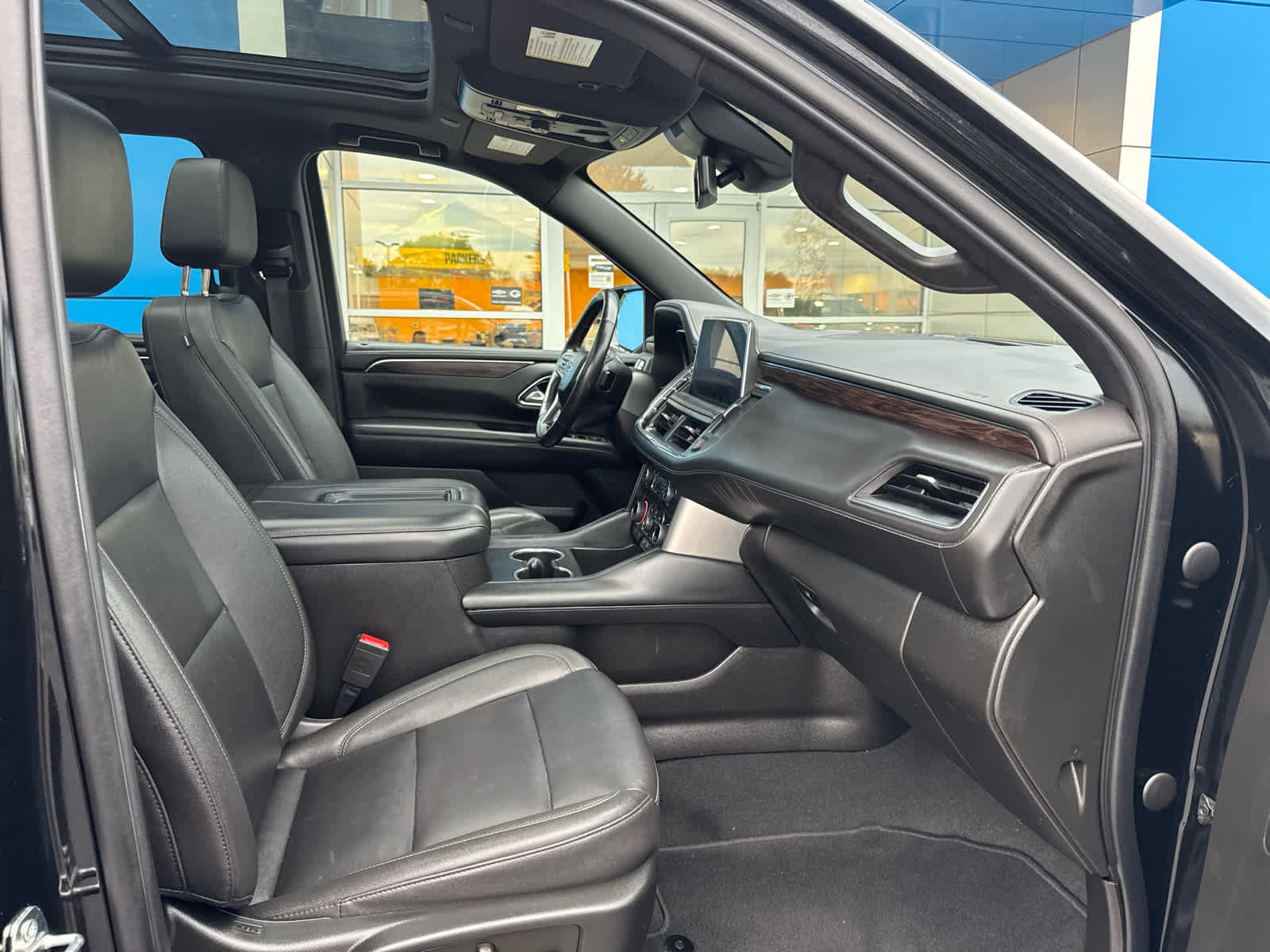 Certified 2023 Chevrolet Suburban Z71 w/ Luxury Package image 4