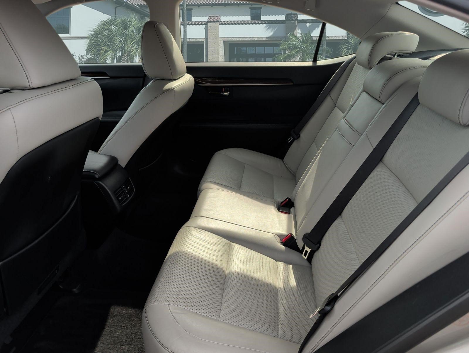 Used 2015 Lexus ES 350 w/ Luxury Package FWD image 25
