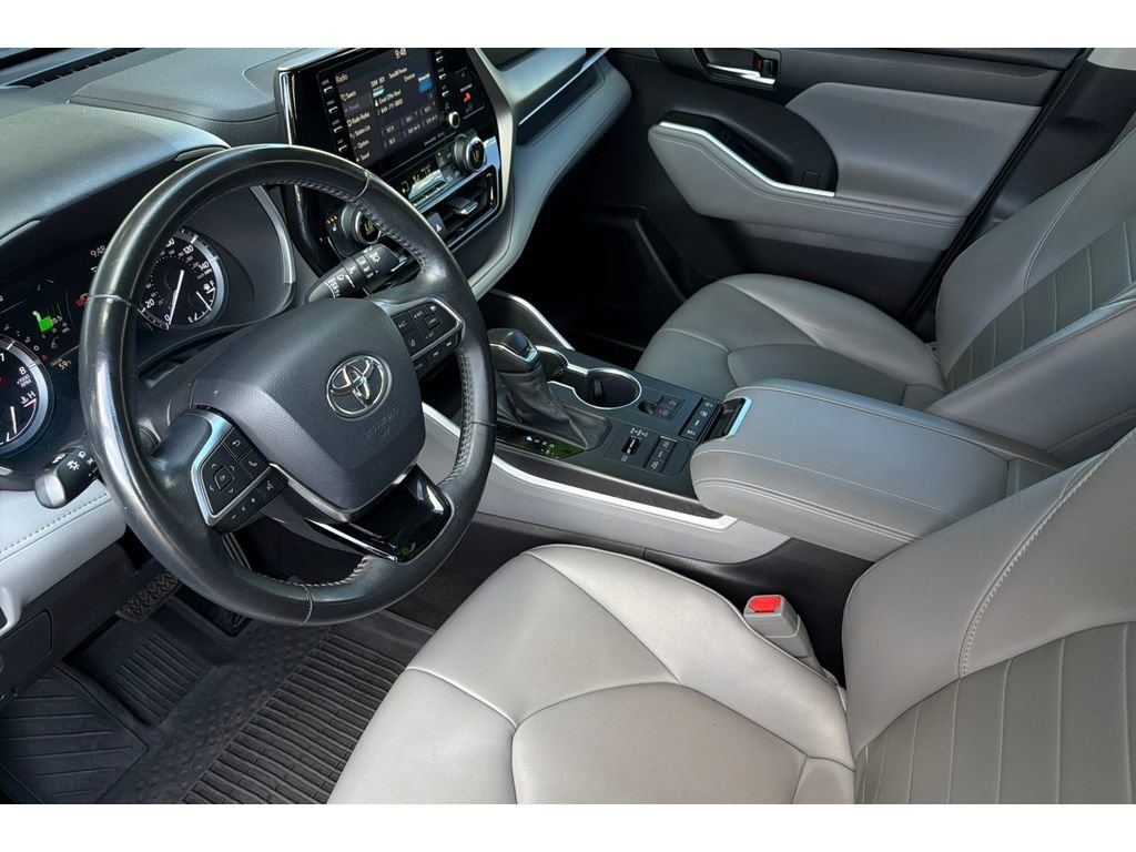 Used 2020 Toyota Highlander XLE image 10