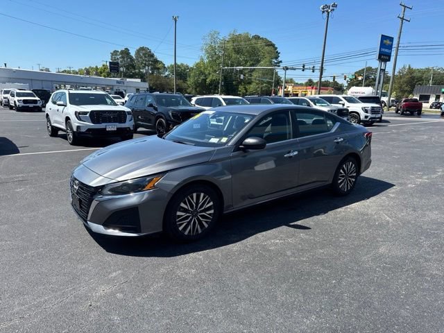 Used 2024 Nissan Altima 2.5 SV FWD image 14