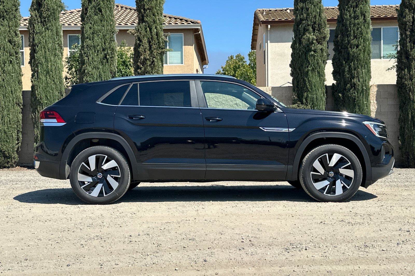 New 2026 Volkswagen Atlas Cross Sport SE FWD image 2