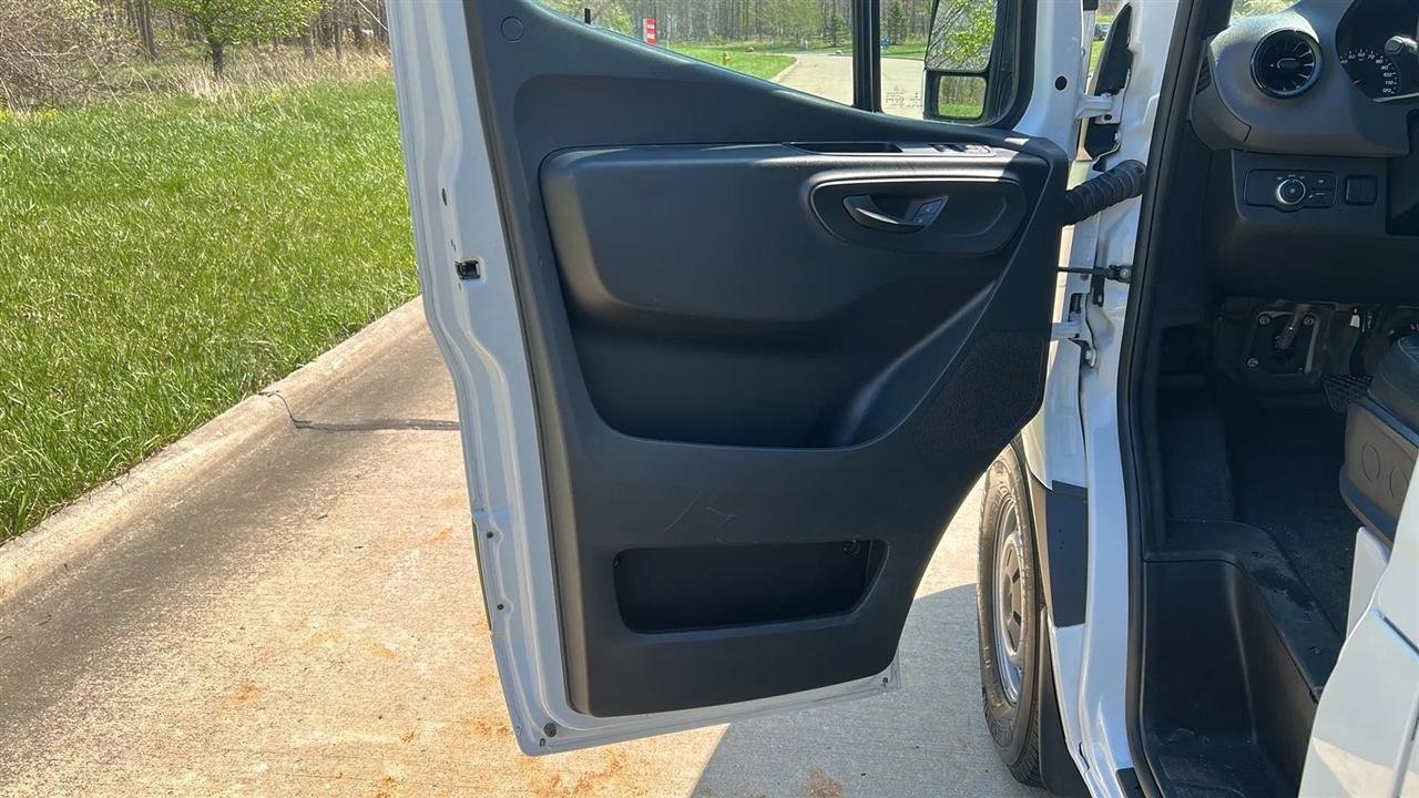 Used 2022 Mercedes-Benz Sprinter 2500 image 39