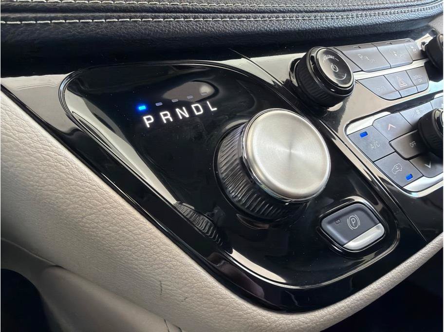 Used 2023 Chrysler Pacifica Limited FWD image 26