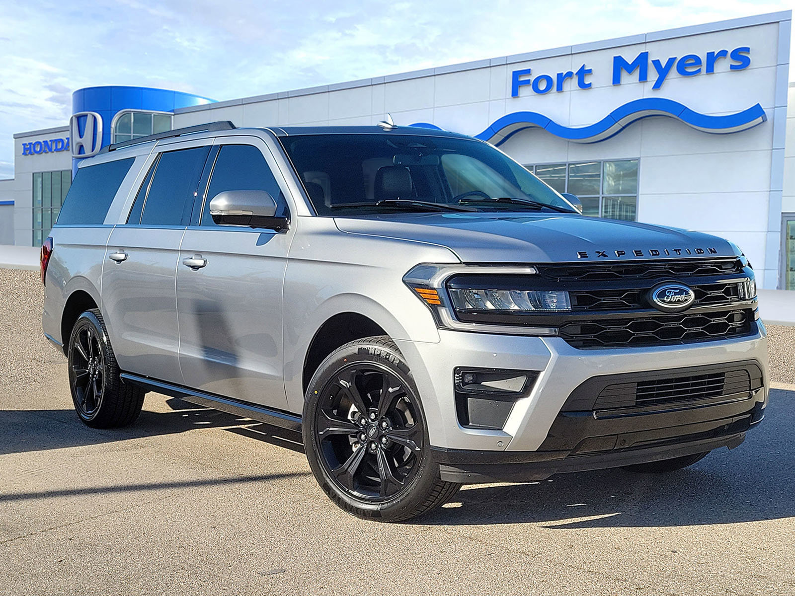 Used 2022 Ford Expedition Max Limited image 1