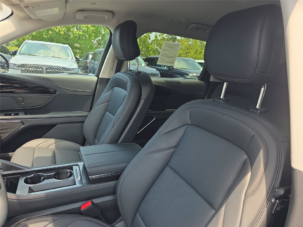 New 2026 Lincoln Nautilus Premier AWD/4WD image 13