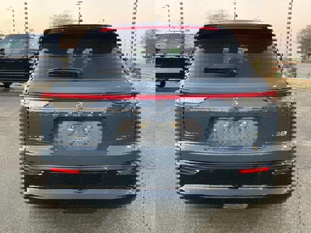 Used 2025 Toyota Crown Signia w/ Advanced Technology Package image 6