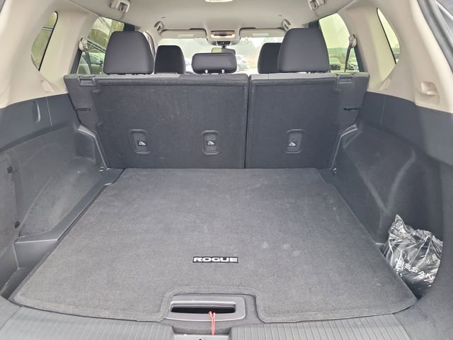 Used 2023 Nissan Rogue SV image 30