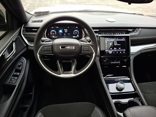 Used 2023 Jeep Grand Cherokee L Laredo AWD/4WD image 14