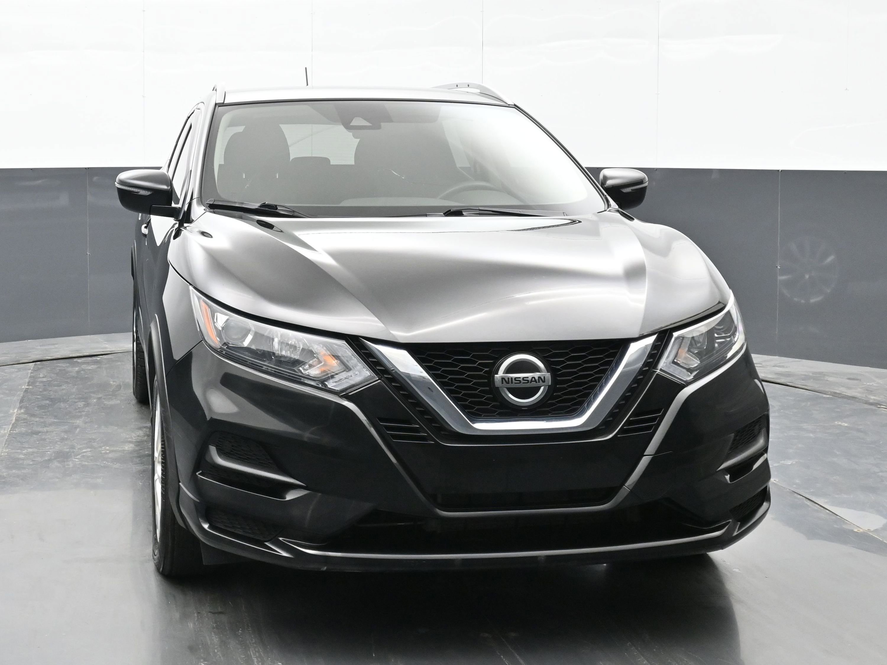 Used 2020 Nissan Rogue Sport SV image 3