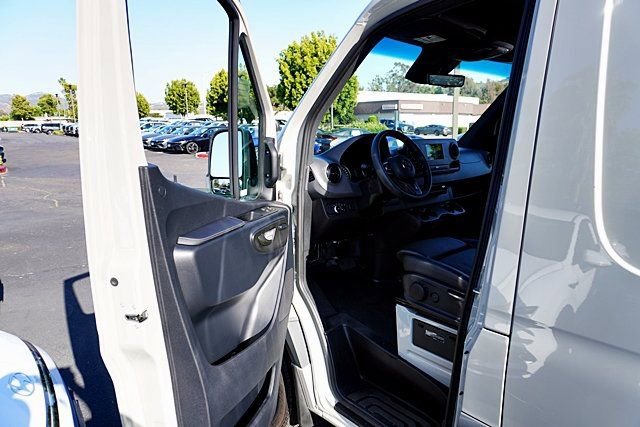 Used 2024 Mercedes-Benz Sprinter 2500 w/ Parking Package image 41