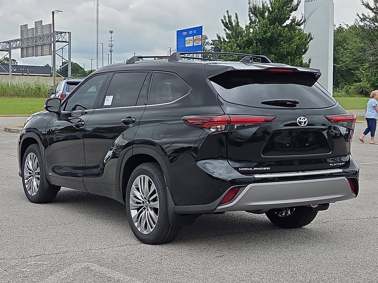 New 2026 Toyota Highlander Platinum AWD/4WD image 3