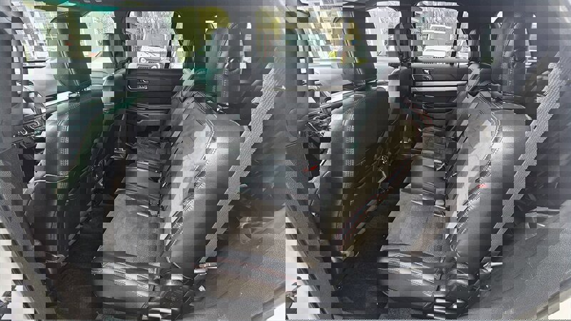 Used 2018 Ford Explorer XLT w/ Equipment Group 202A image 8